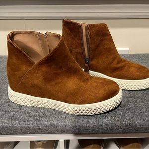 Women’s Aerosoles zirah ankle boots wedge sneaker tan faux suede 7